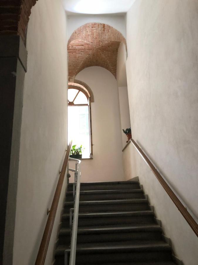 ליבורנו Renovated Apartment With 3 Bedrooms In An Historic Palazzo Between Port And Old Town מראה חיצוני תמונה